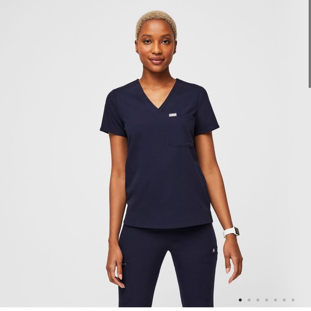 Size small scrub set